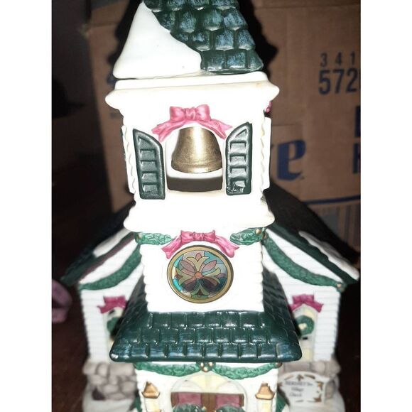 Vintage 2001 Hersheys Holiday Village Church Light Up Christmas Holiday Building - Picture 4 of 8